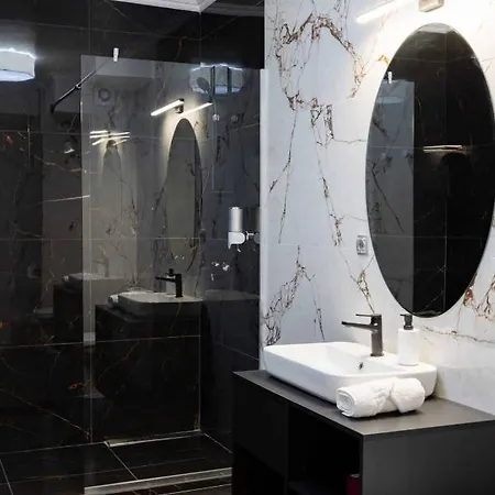 The Skytower - Your Panoramic Life Apartment *